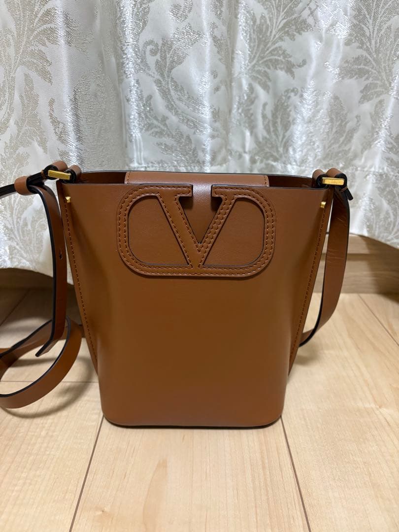 し*み様 【美品】ヴァレンティノ　ショルダーバッグ