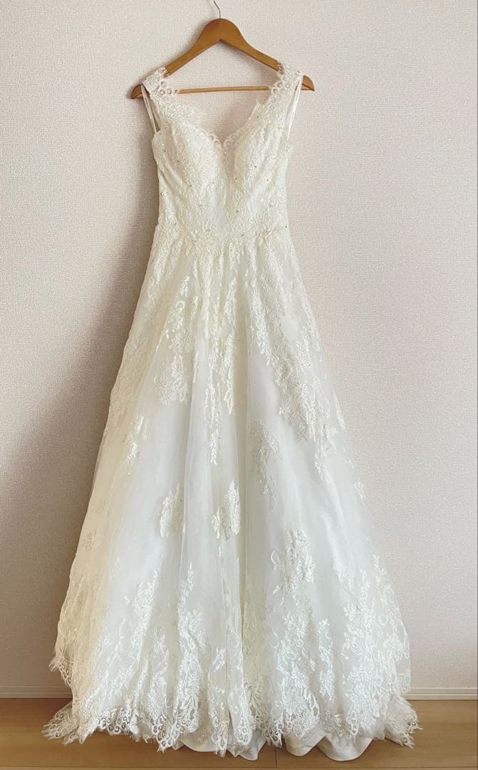 ココメロディ チュール レース ビジュー Vネック ウェディングドレス 9号