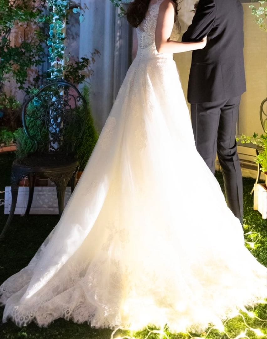 ココメロディ チュール レース ビジュー Vネック ウェディングドレス 9号