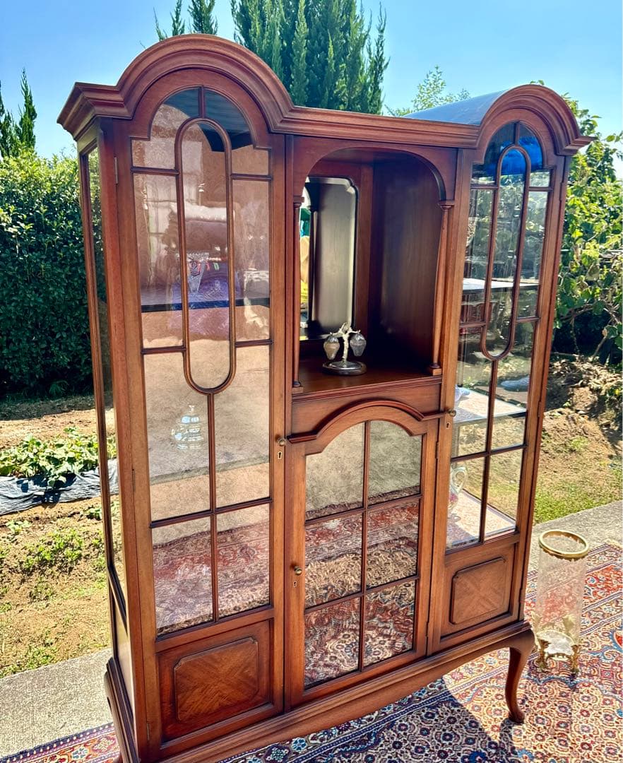 英国クラシック 高級ガラスキャビネット 美品 アンティーク調　西洋家具 飾り棚