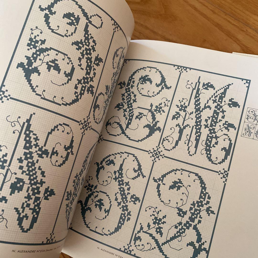 洋書 ALPHABETS ANCIENS A BRODER AU POINT