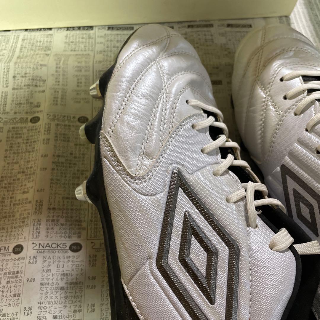 Umbro サッカーシューズ ホワイト/ブラック