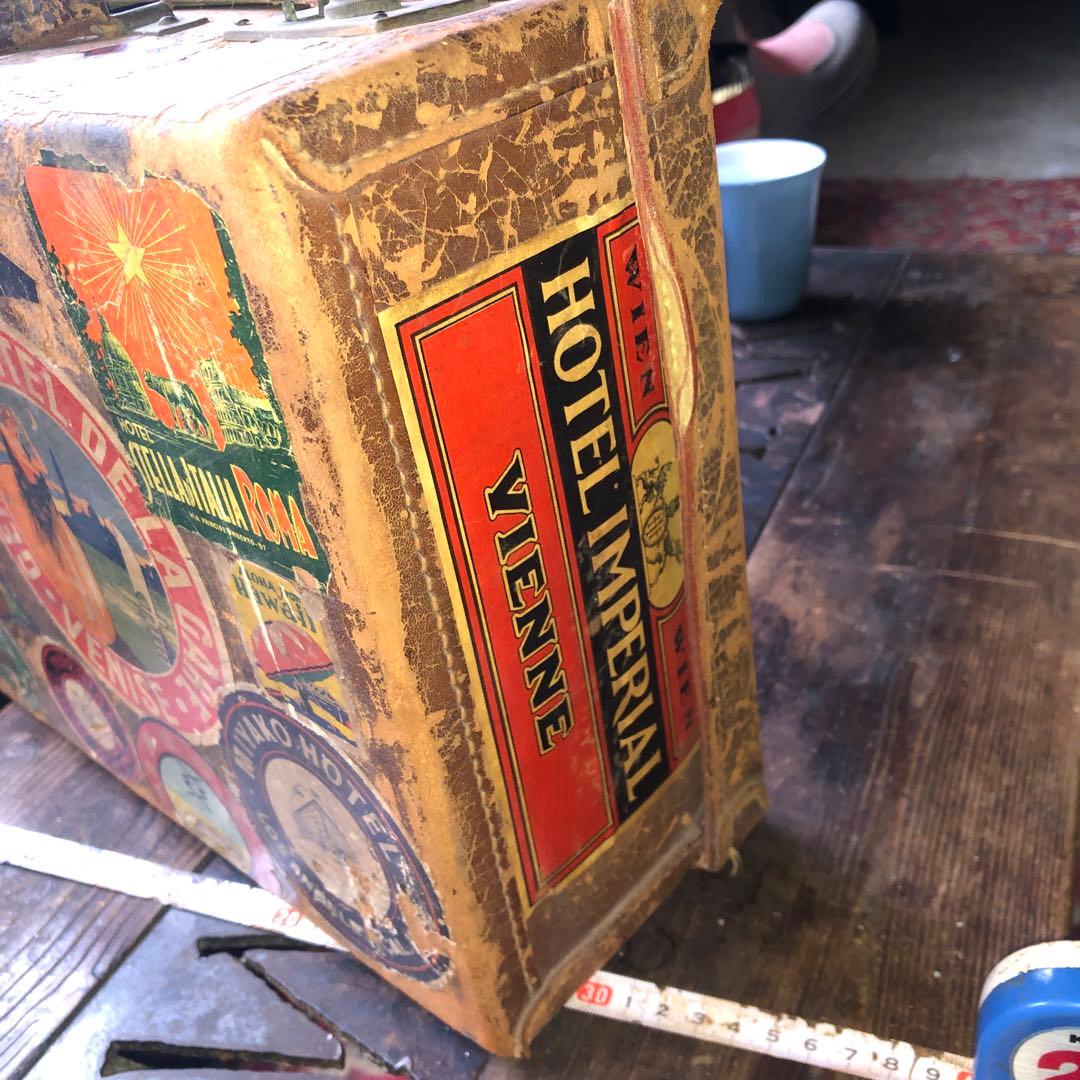 アンティーク　トランク　インテリア