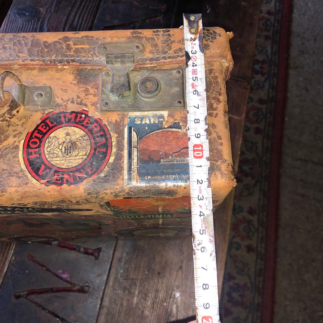 アンティーク　トランク　インテリア