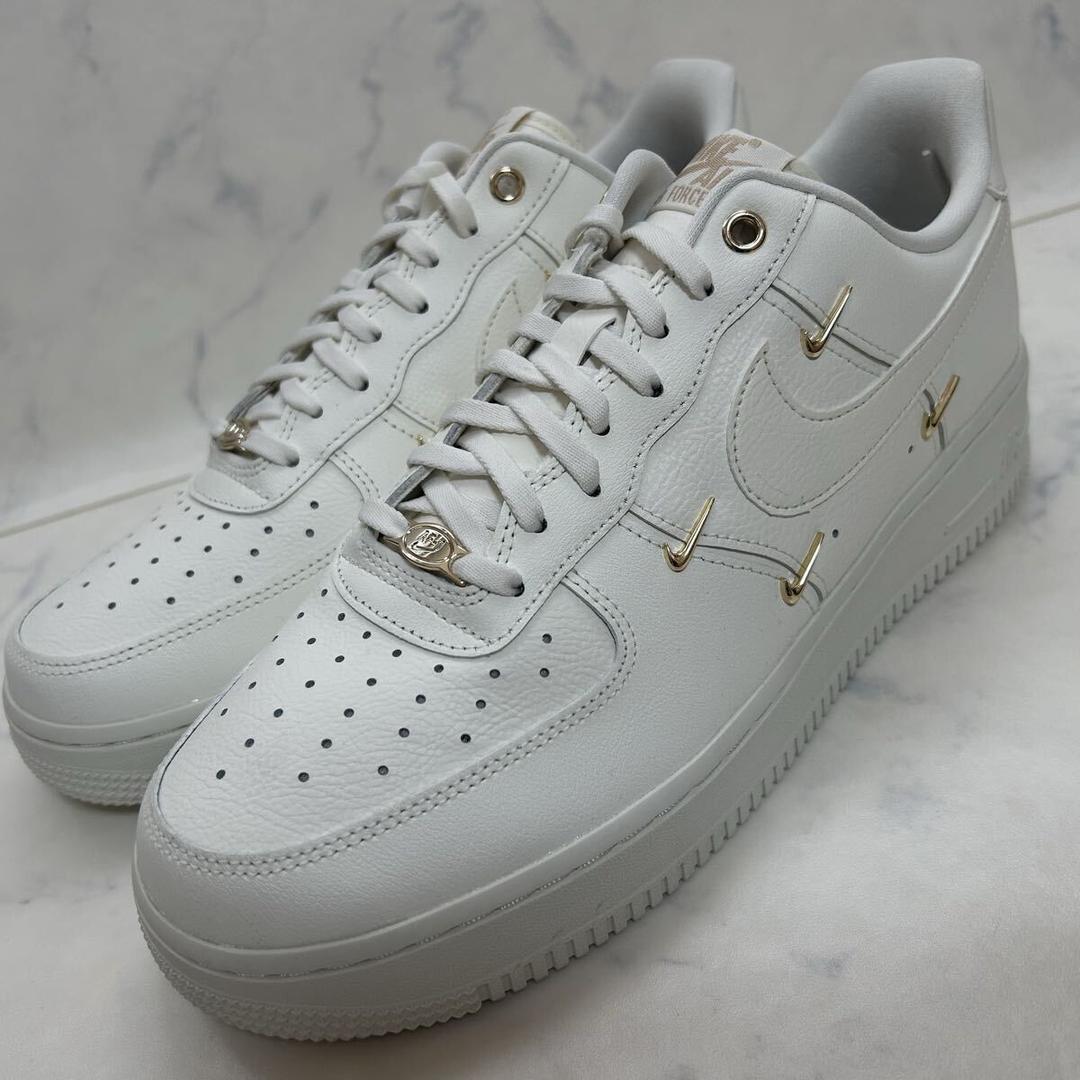 WOMEN’S AIR FORCE １ ’07 LX