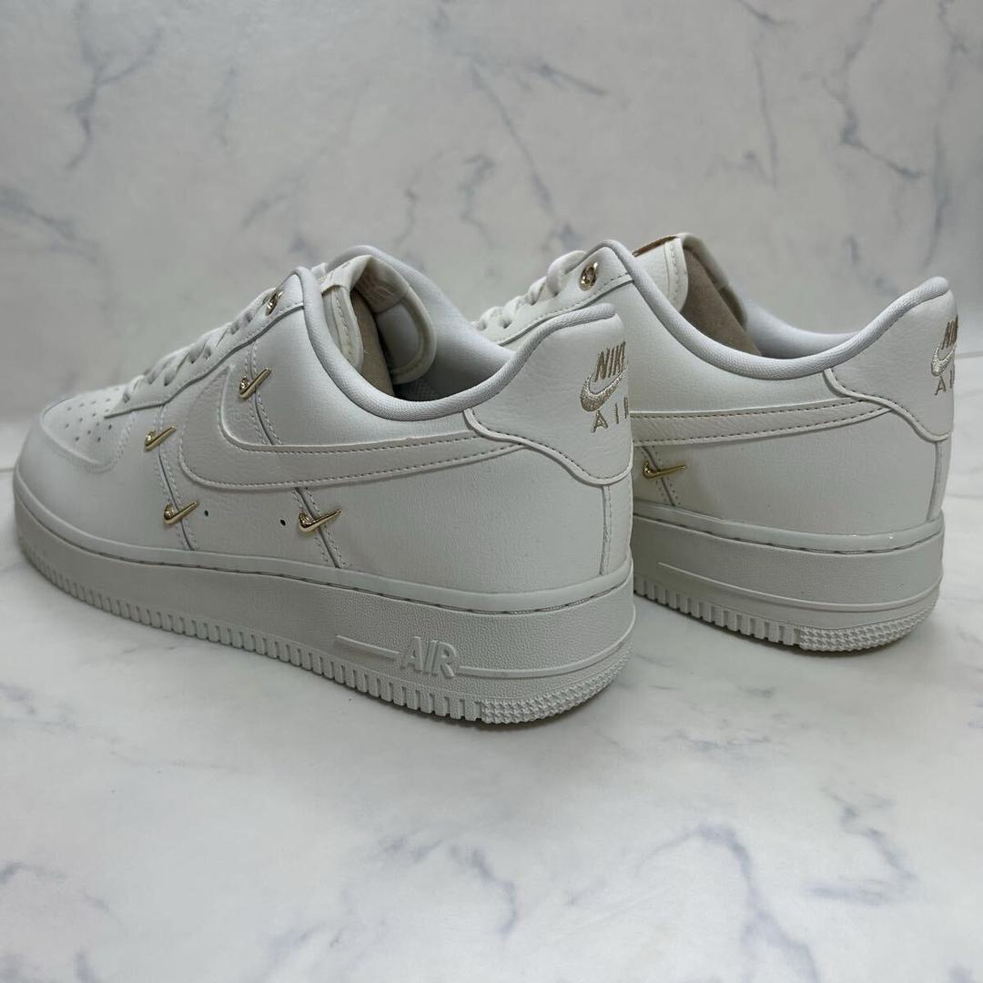 WOMEN’S AIR FORCE １ ’07 LX