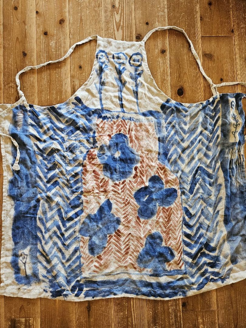 デイデイ洋裁店　手描きリネンエプロン　花びんの花