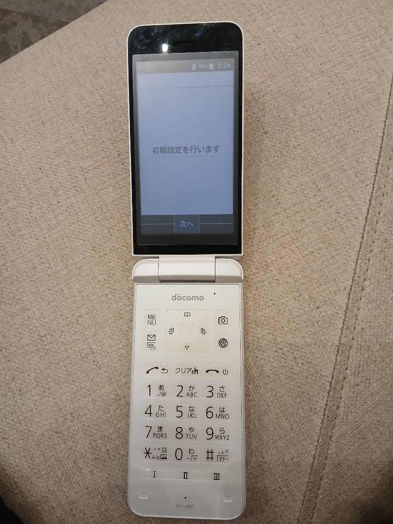 docomo 折りたたみ式携帯電話 ホワイト