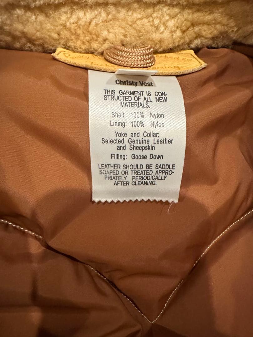Rocky Mountain Featherbedファー付きベージュダウンベスト