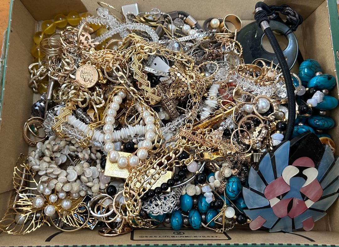 D*7様 アクセサリー まとめ売り イミテーション ジャンク品 ①