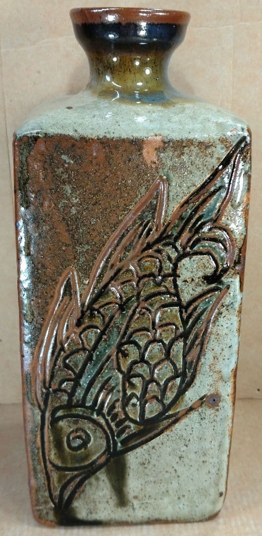 【本物保証】金城次郎 魚紋角瓶 共箱 栞 人間国宝 壺屋焼 希少魚6匹 h24㎝