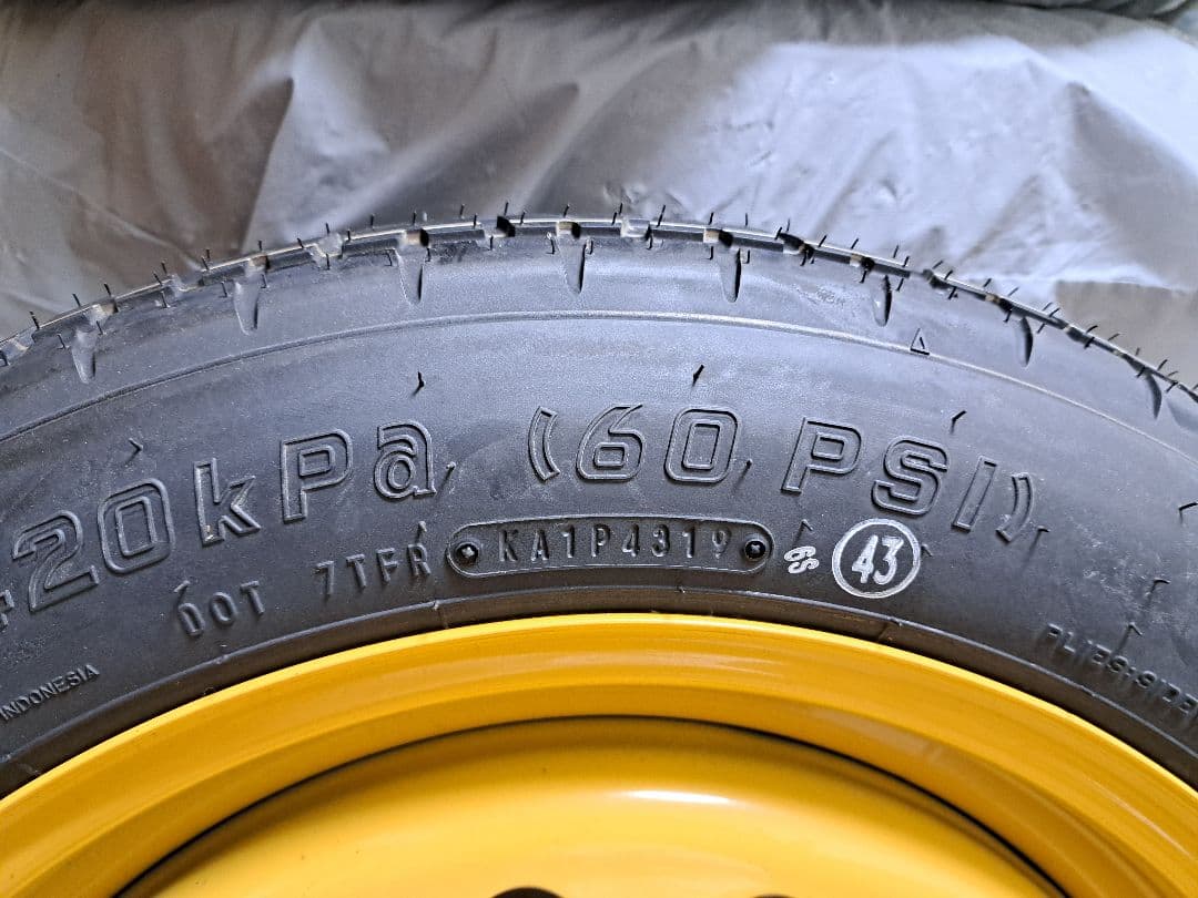 フォレスター　SK9　スバル純正スペアタイヤ　T145/80D17　車載ジャッキ