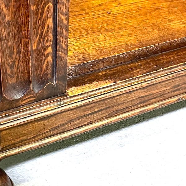 イギリスアンティーク　ワードローブ　洋タンス　クローゼット　ローレリーフ