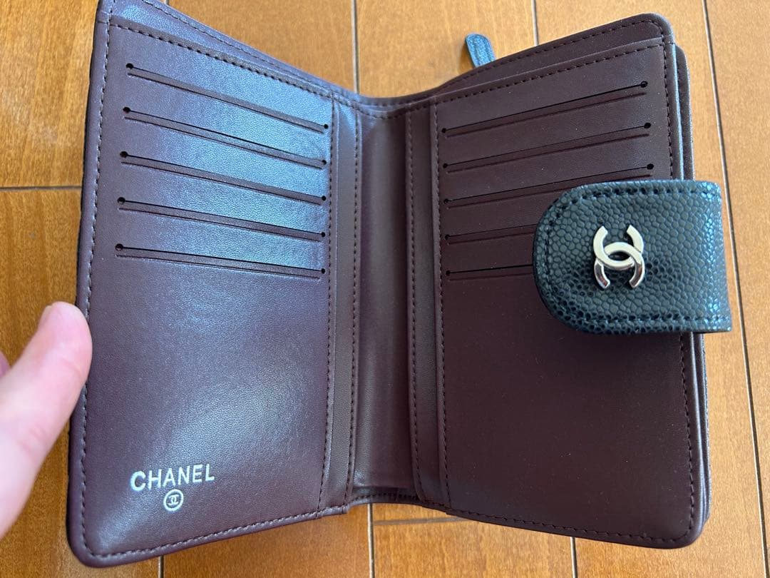 シャネル財布　黒　ノベルティ