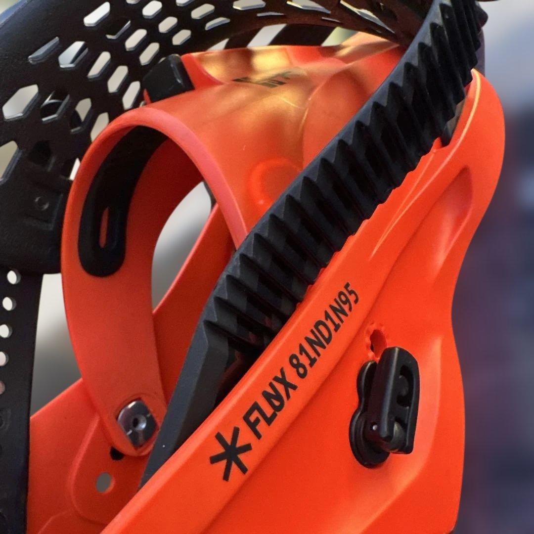 MOSS TOTO BLACKスノーボード、FLUXバインディングセット