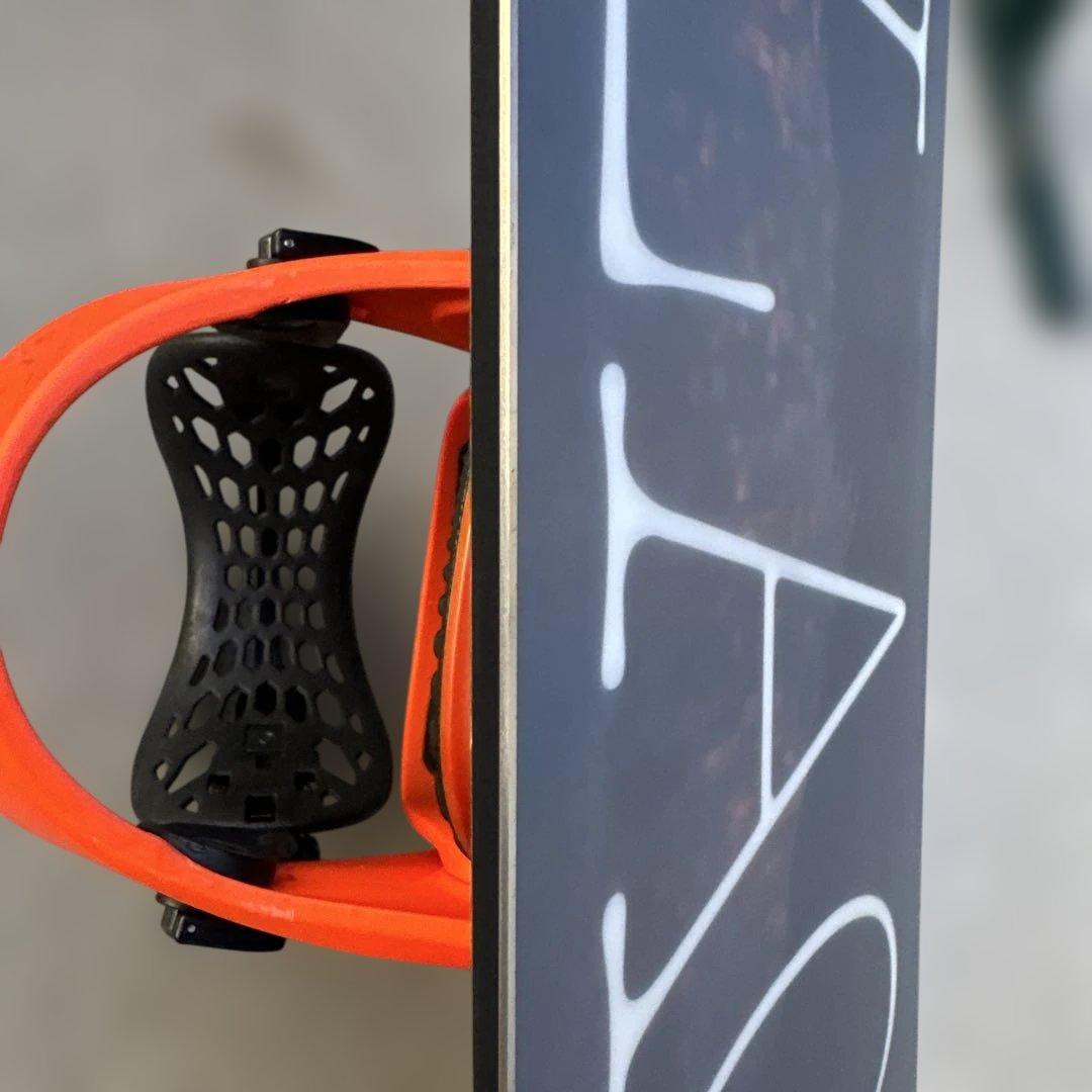 MOSS TOTO BLACKスノーボード、FLUXバインディングセット