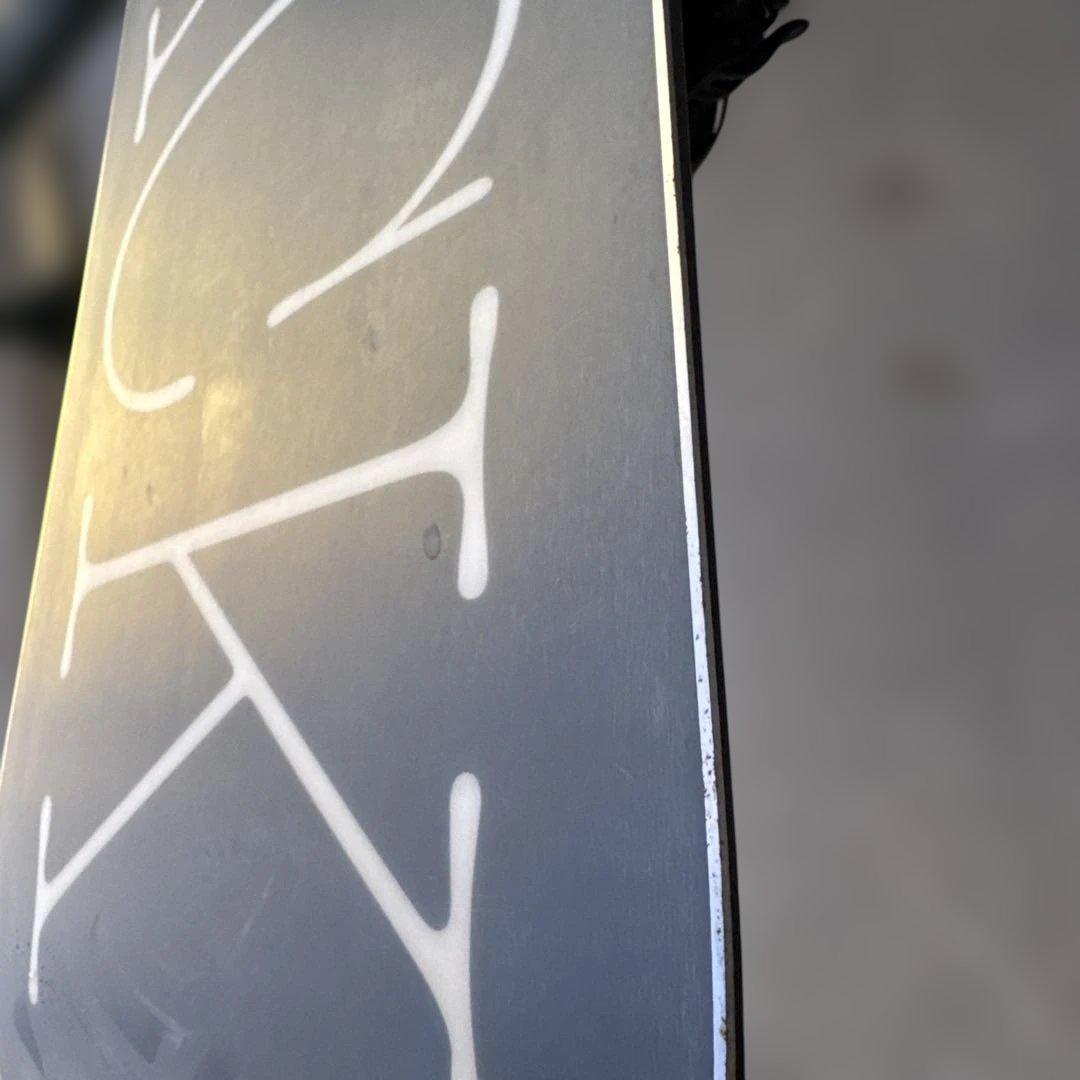 MOSS TOTO BLACKスノーボード、FLUXバインディングセット