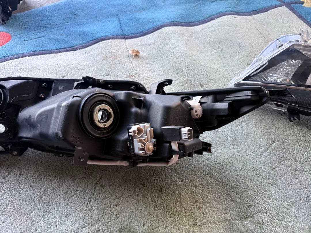 ハリヤー60系 右ヘッドライト