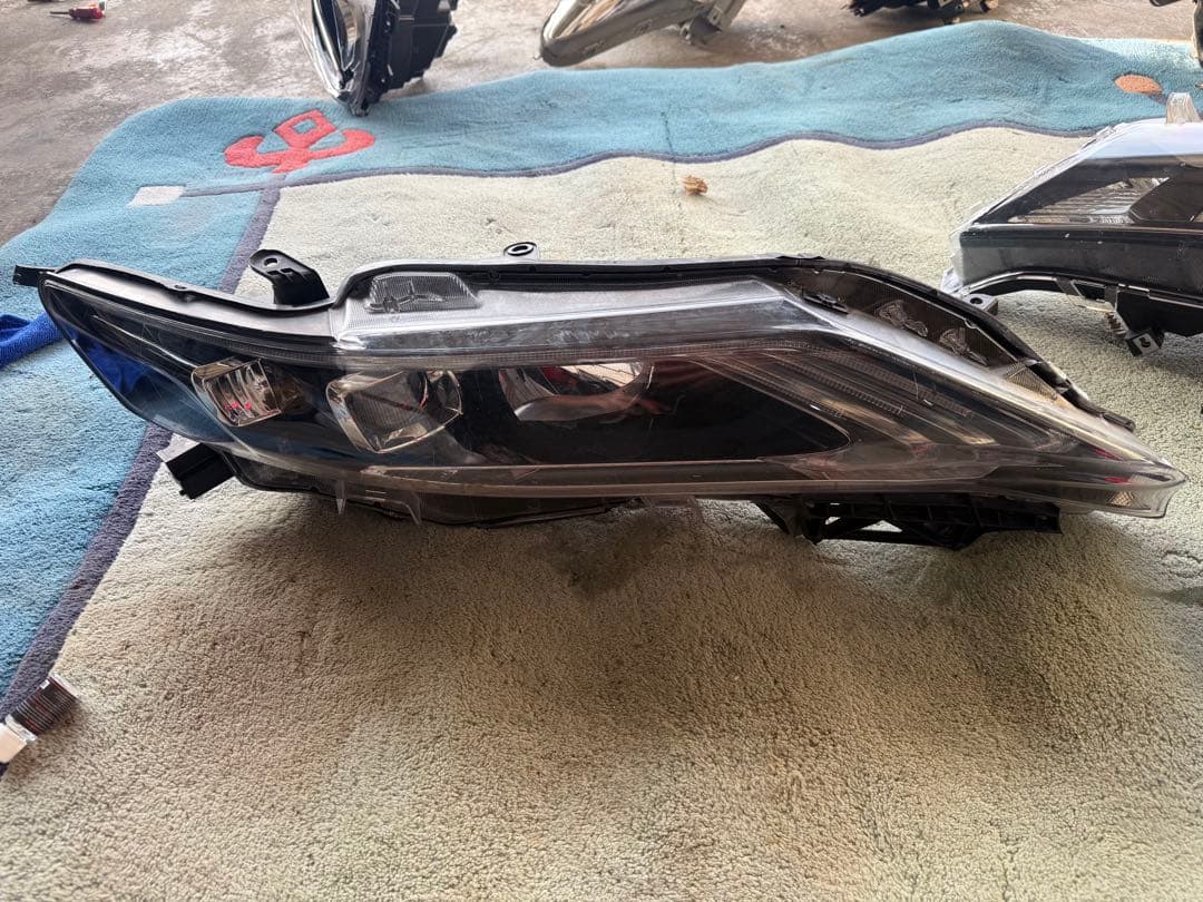 ハリヤー60系 右ヘッドライト