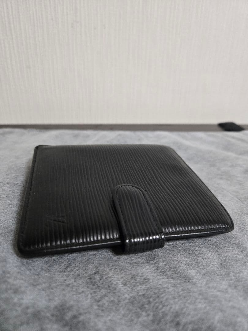 LOUIS VUITTON ルイヴィトン エピ 2つ折り財布