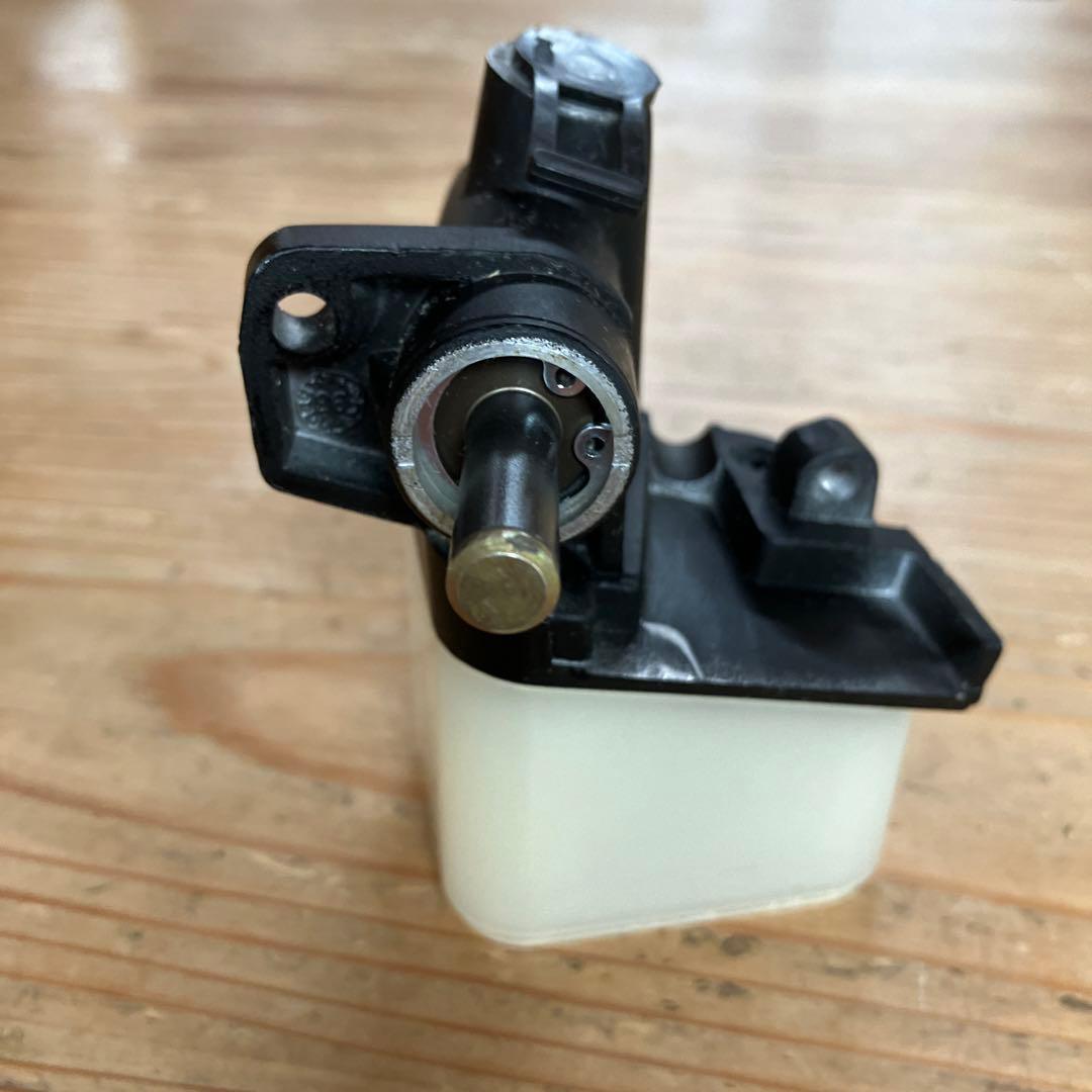  純正フロントブレーキマスターシリンダー