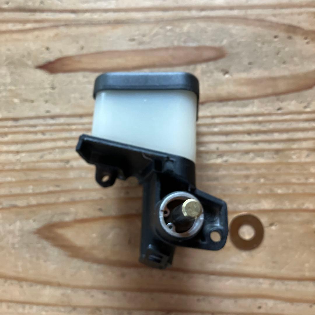  純正フロントブレーキマスターシリンダー