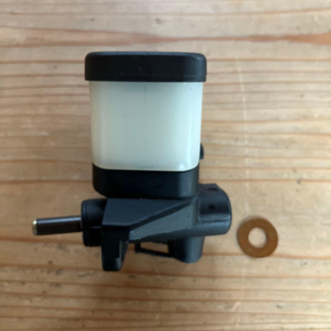  純正フロントブレーキマスターシリンダー