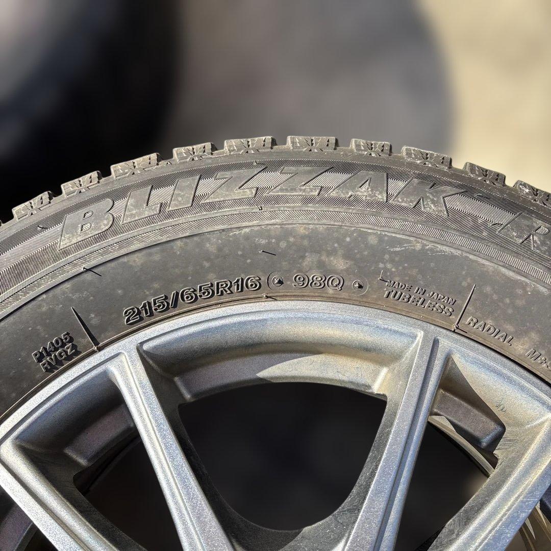 BRIDGESTONE スタッドレスタイヤ　16インチ215/65R16