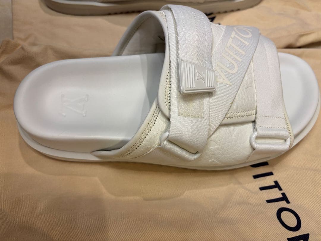 LOUIS VUITTON ホワイト スライドサンダル