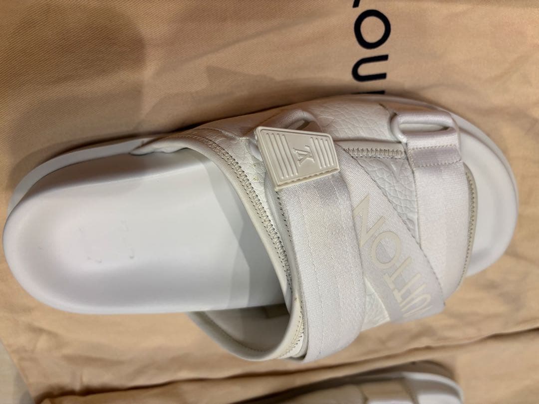 LOUIS VUITTON ホワイト スライドサンダル