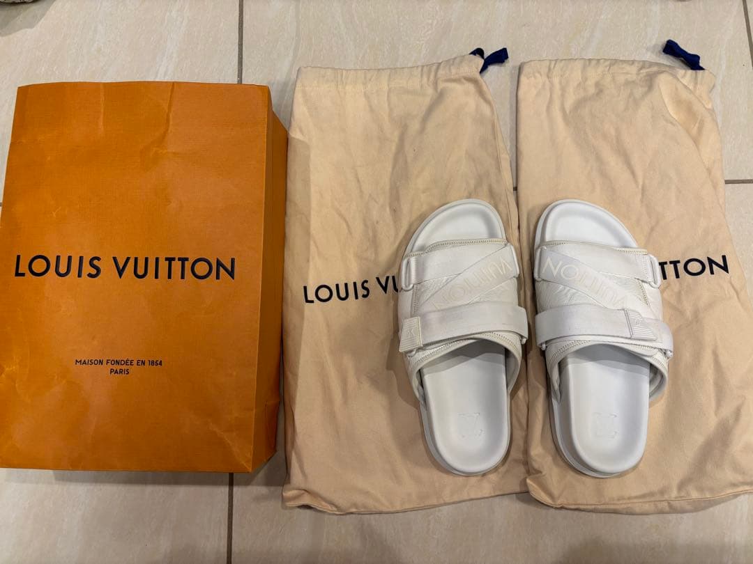 LOUIS VUITTON ホワイト スライドサンダル