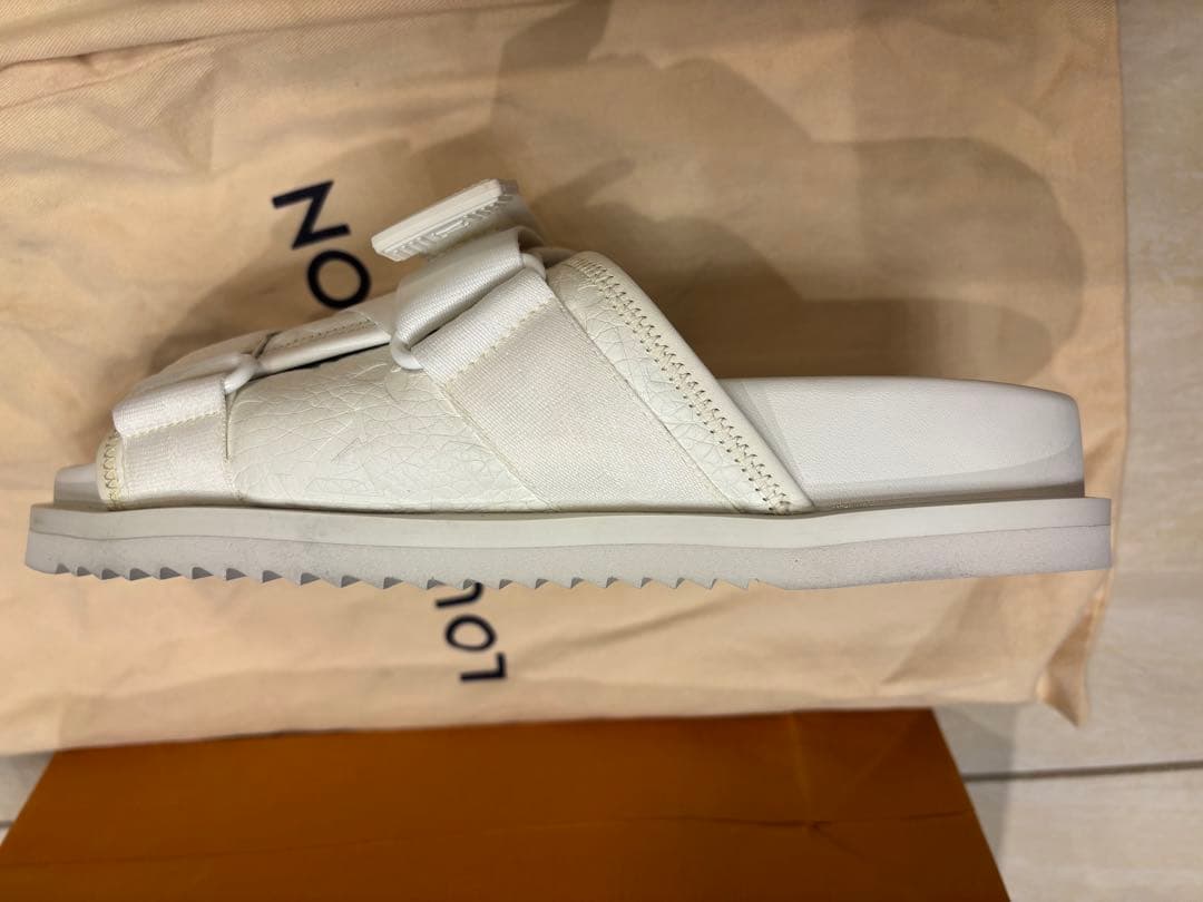 LOUIS VUITTON ホワイト スライドサンダル