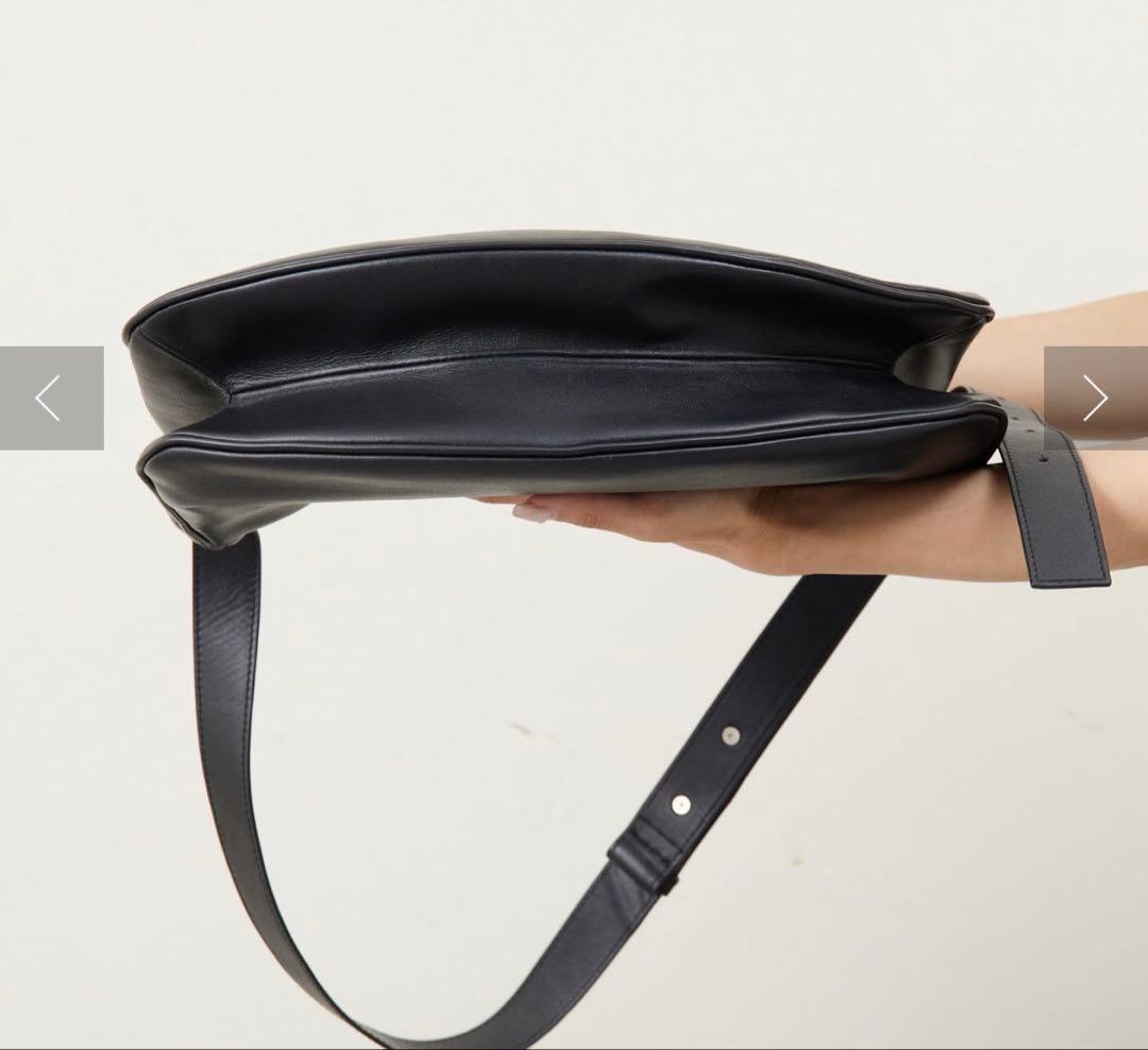 SNS話題❣️イアパピヨネスワローマチショルダーバッグブラック旅行大容量軽量本革