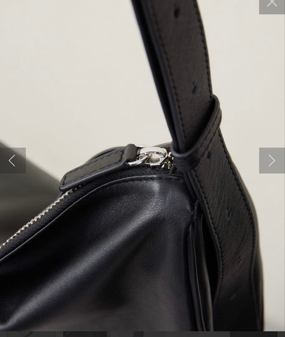 SNS話題❣️イアパピヨネスワローマチショルダーバッグブラック旅行大容量軽量本革