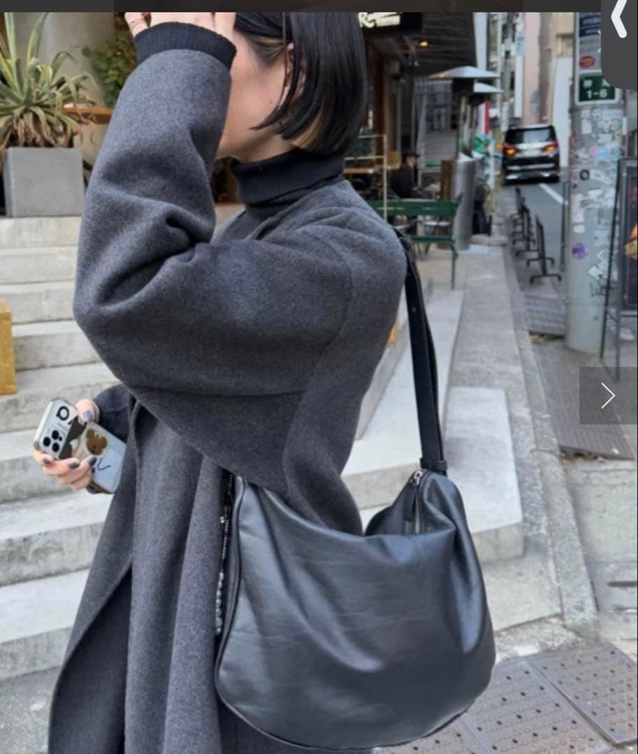 SNS話題❣️イアパピヨネスワローマチショルダーバッグブラック旅行大容量軽量本革