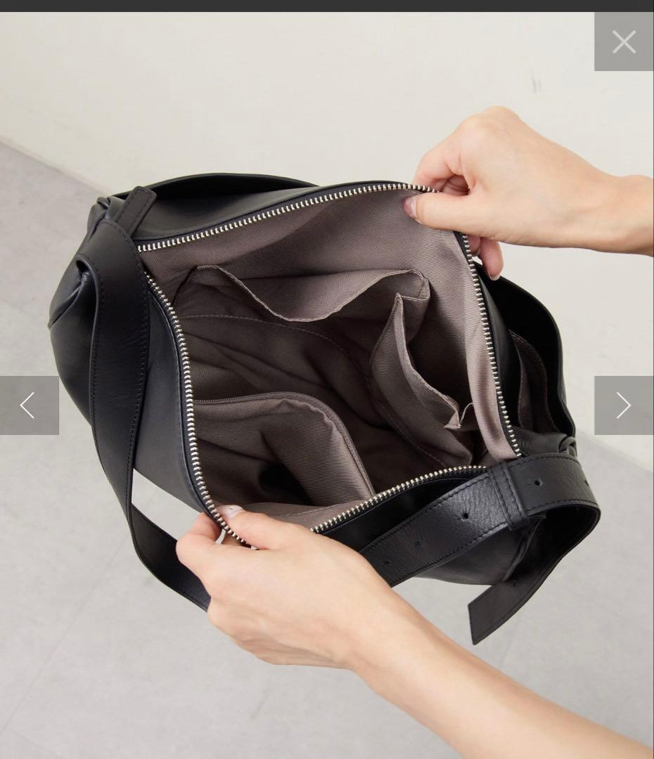 SNS話題❣️イアパピヨネスワローマチショルダーバッグブラック旅行大容量軽量本革