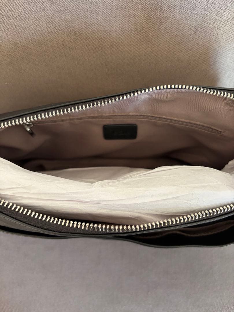 SNS話題❣️イアパピヨネスワローマチショルダーバッグブラック旅行大容量軽量本革