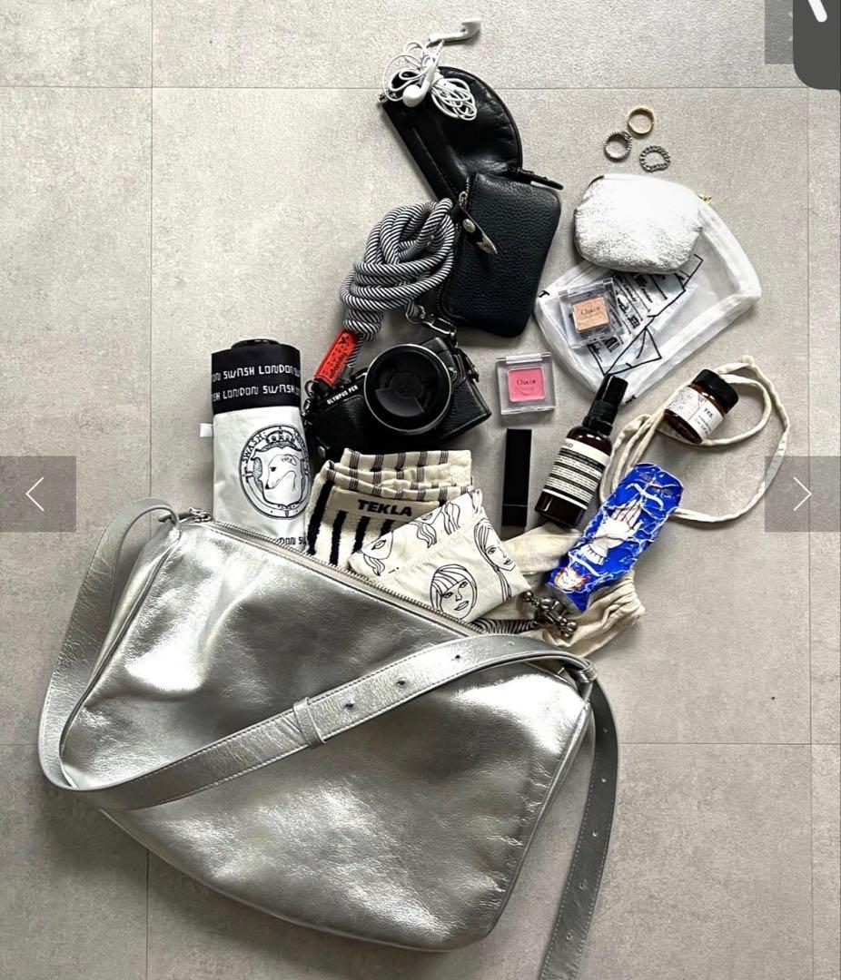 SNS話題❣️イアパピヨネスワローマチショルダーバッグブラック旅行大容量軽量本革