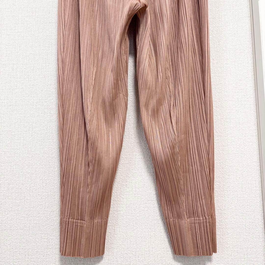 プリーツプリーズ　近年　テーパードパンツ　ポケット　ベージュブラウン　サイズ1