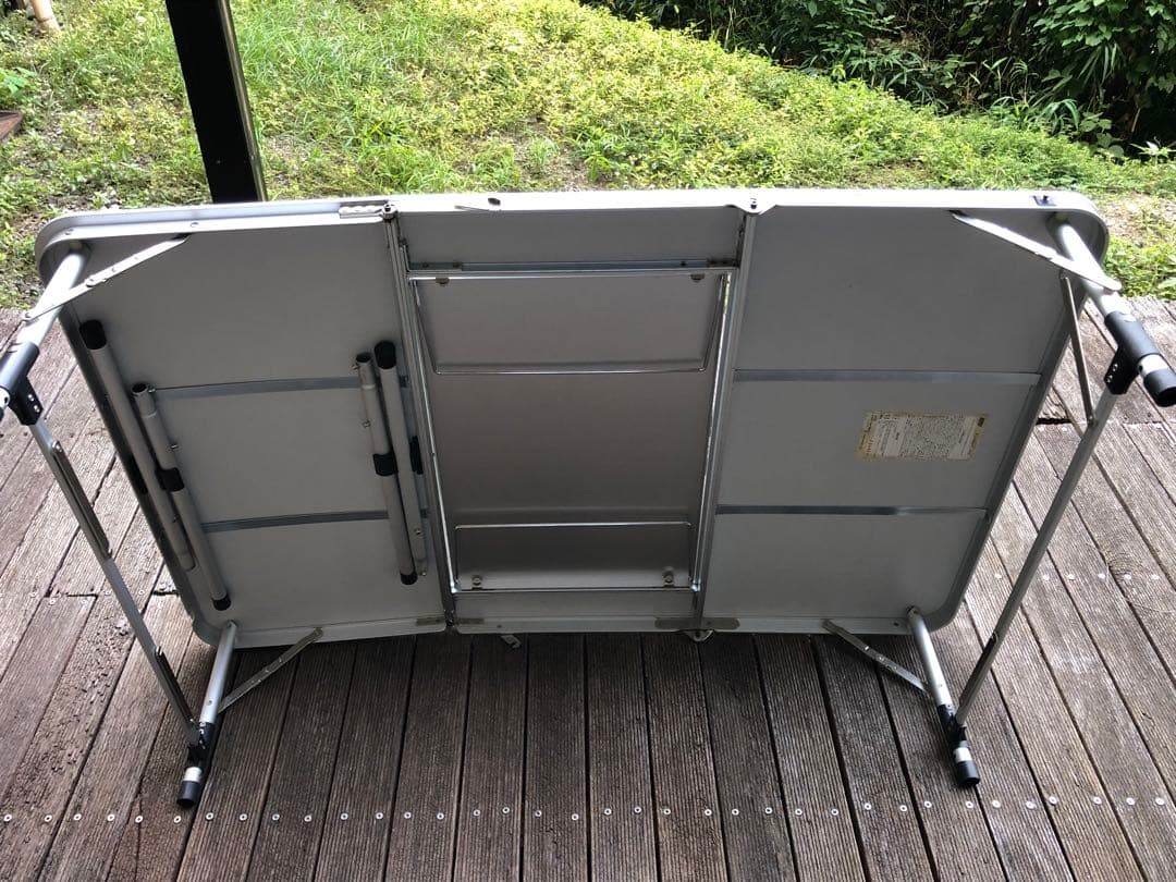 コールマン スリム三つ折りBBQテーブル 中央収納付き