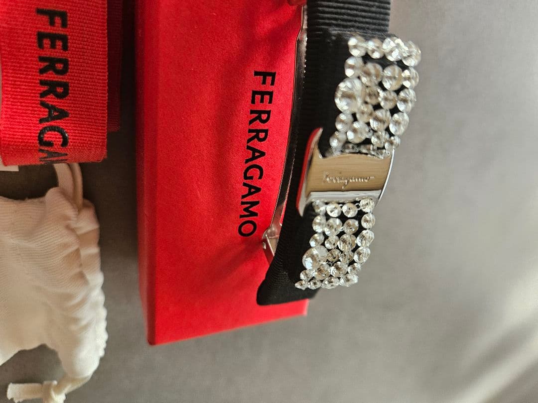 フェラガモ　バレッタ　ヴァラ　リボンクリスタル