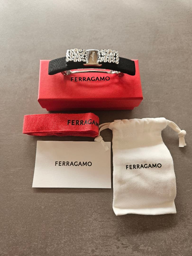 フェラガモ　バレッタ　ヴァラ　リボンクリスタル