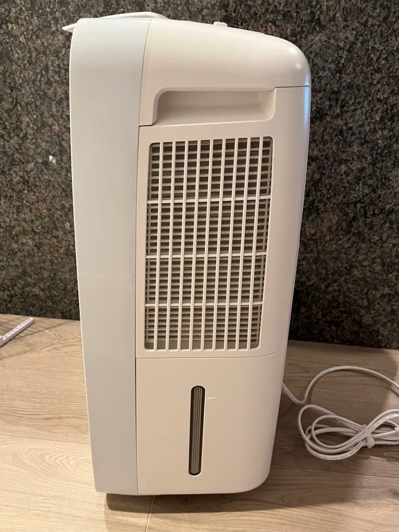 【動作良好】シャープ 衣類乾燥除湿機 CM-J100-W プラズマクラスター