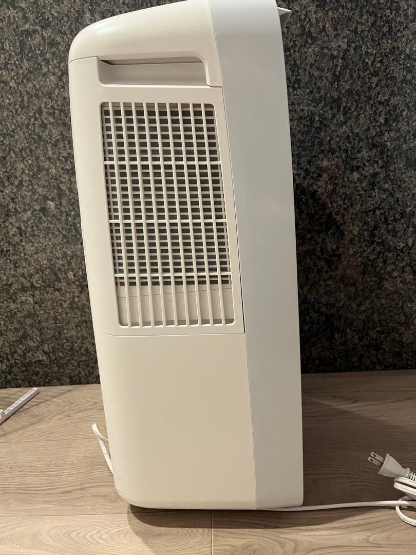 【動作良好】シャープ 衣類乾燥除湿機 CM-J100-W プラズマクラスター