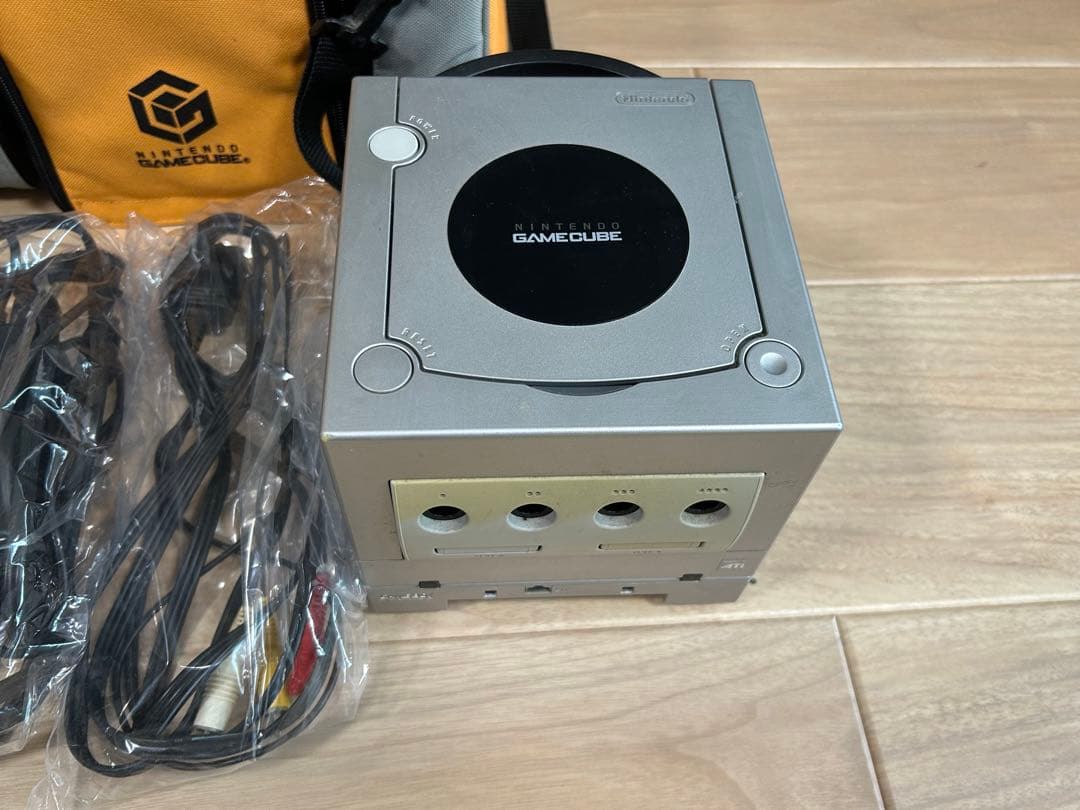 ニンテンドー　GAMECUBE ゲームキューブ 本体　ソフト　コントローラー付き