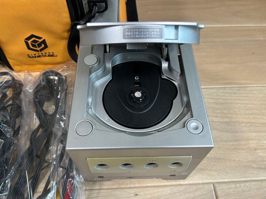 ニンテンドー　GAMECUBE ゲームキューブ 本体　ソフト　コントローラー付き