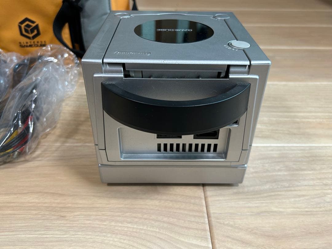 ニンテンドー　GAMECUBE ゲームキューブ 本体　ソフト　コントローラー付き