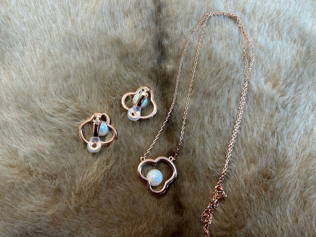 高品質　フラワー　イヤリングネックレスセット