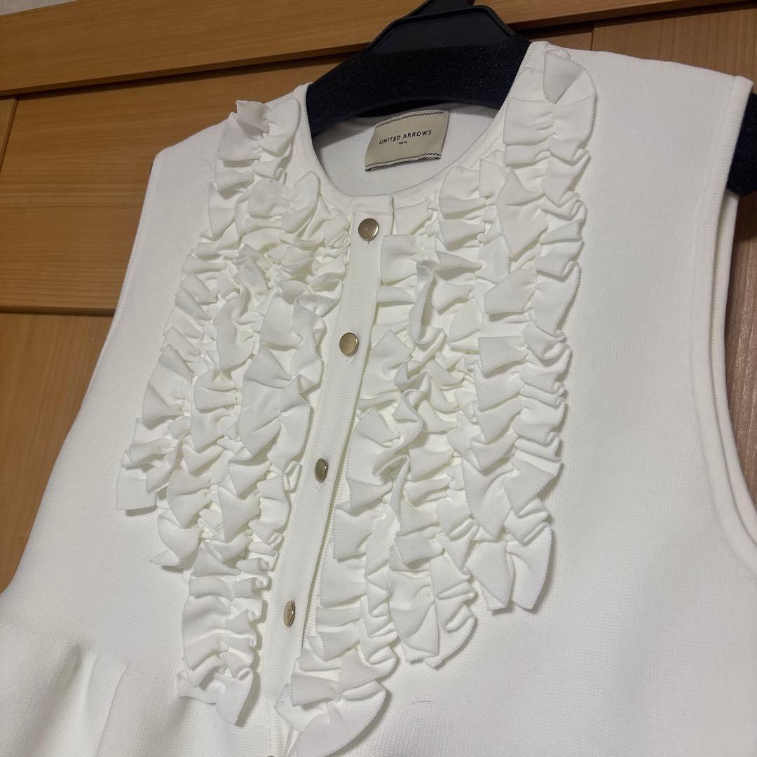 UNITED ARROWS フリルノースリーブベスト