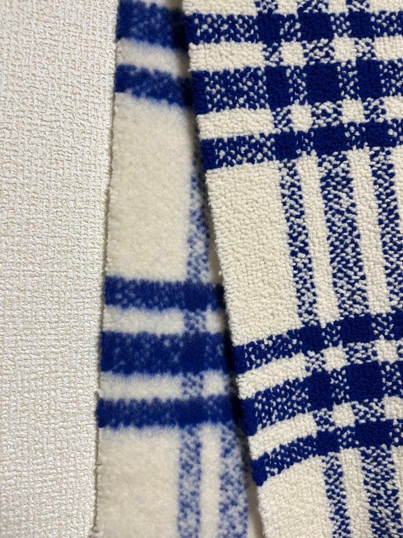 BURBERRY　バーバリー　マフラー　ウール100％　未使用に近い　近年モデル